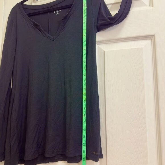 HOLLISTER LADY'S BLACK LONG SLEEE BLOUSE (S) - Picture 10 of 14